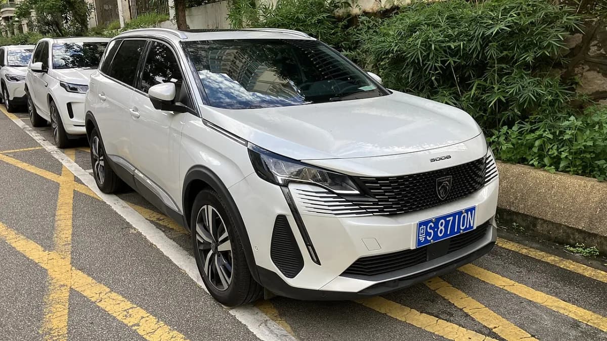 Peugeot 5008 P67 (2024-) önden görünüm