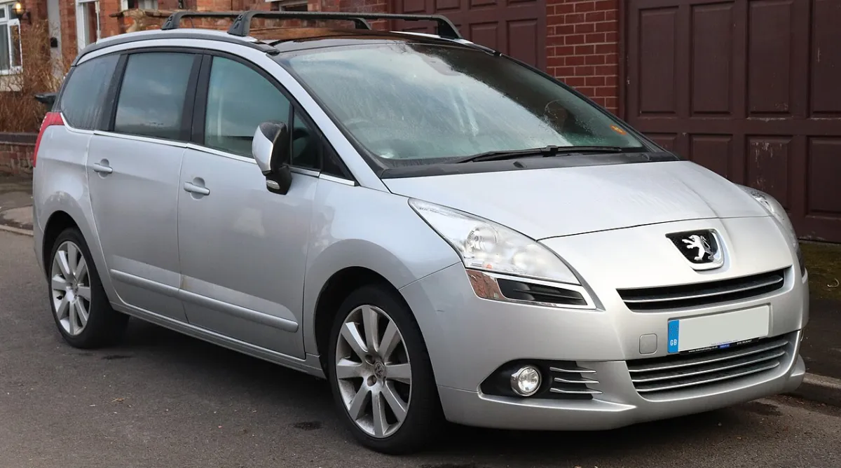 Peugeot 5008 T87 (2009-2016) önden görünüm