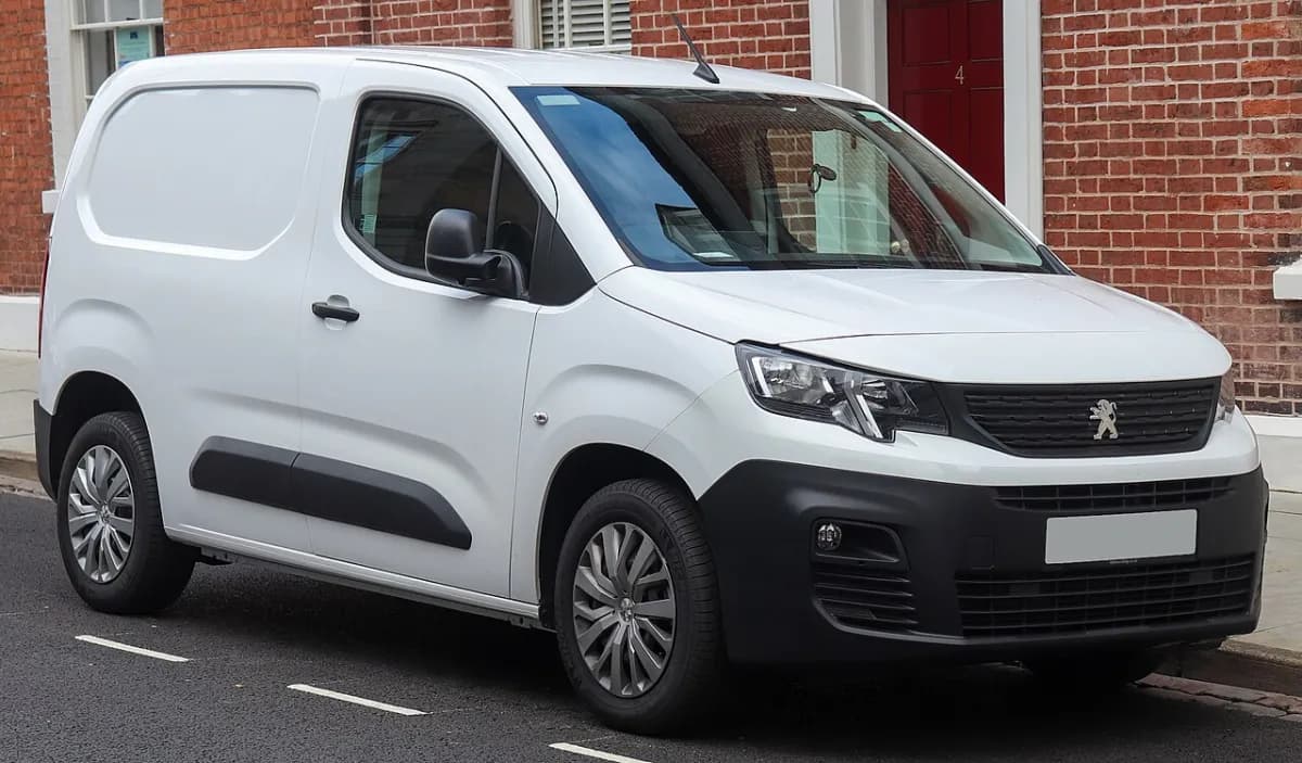 Peugeot Partner K9 Rifter (2018-...) önden görünüm