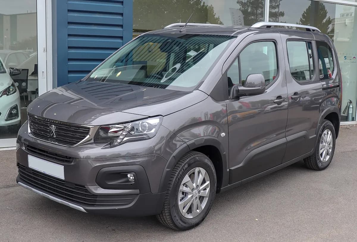 Peugeot Rifter K9 (2018-) önden görünüm