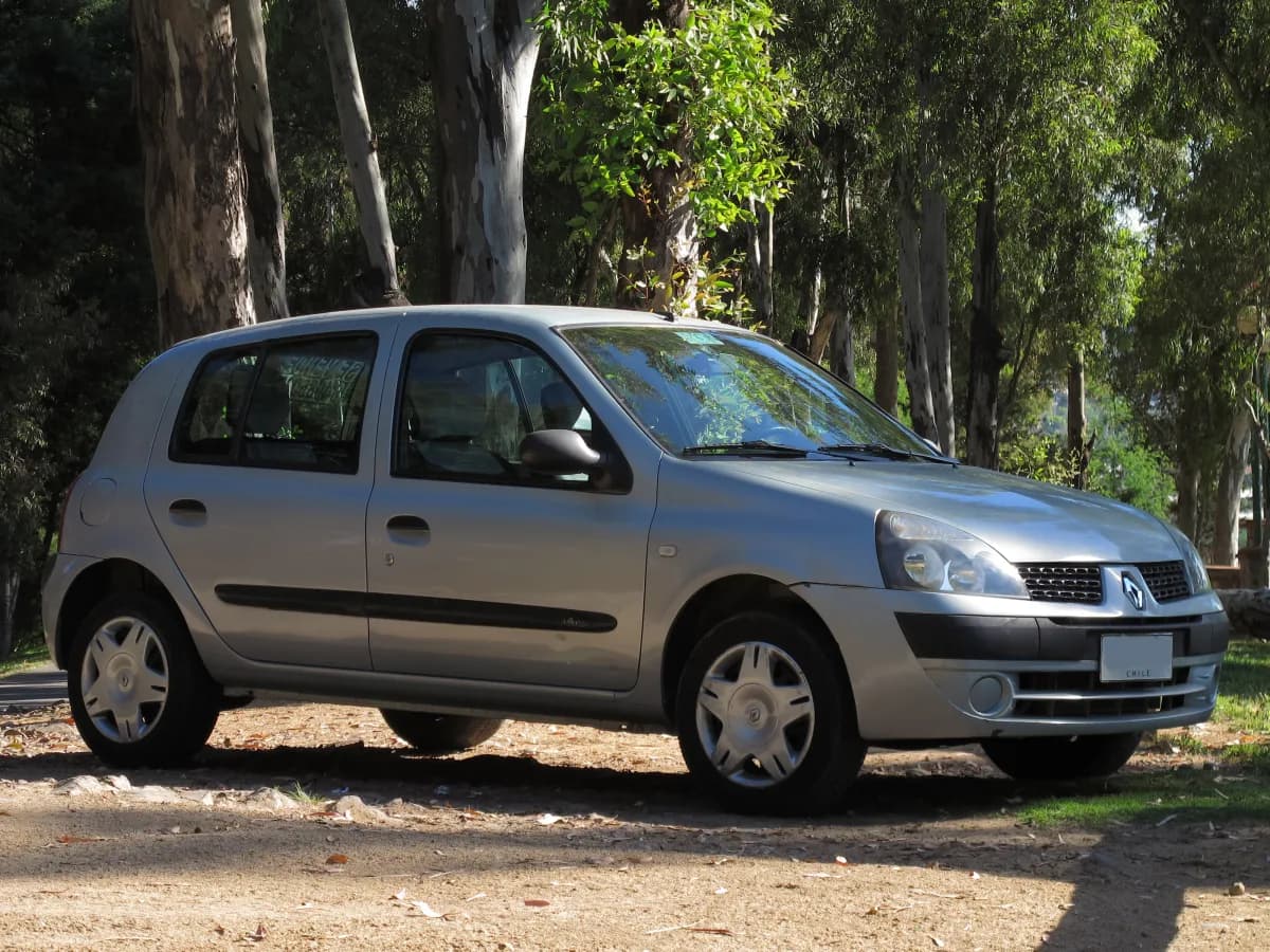 Renault Clio MK2 ph2 (2001-2005) önden görünüm