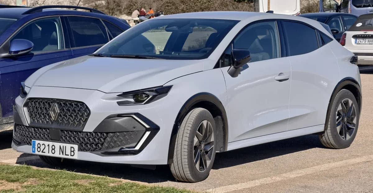 Renault Clio MK6 (2026-) önden görünüm