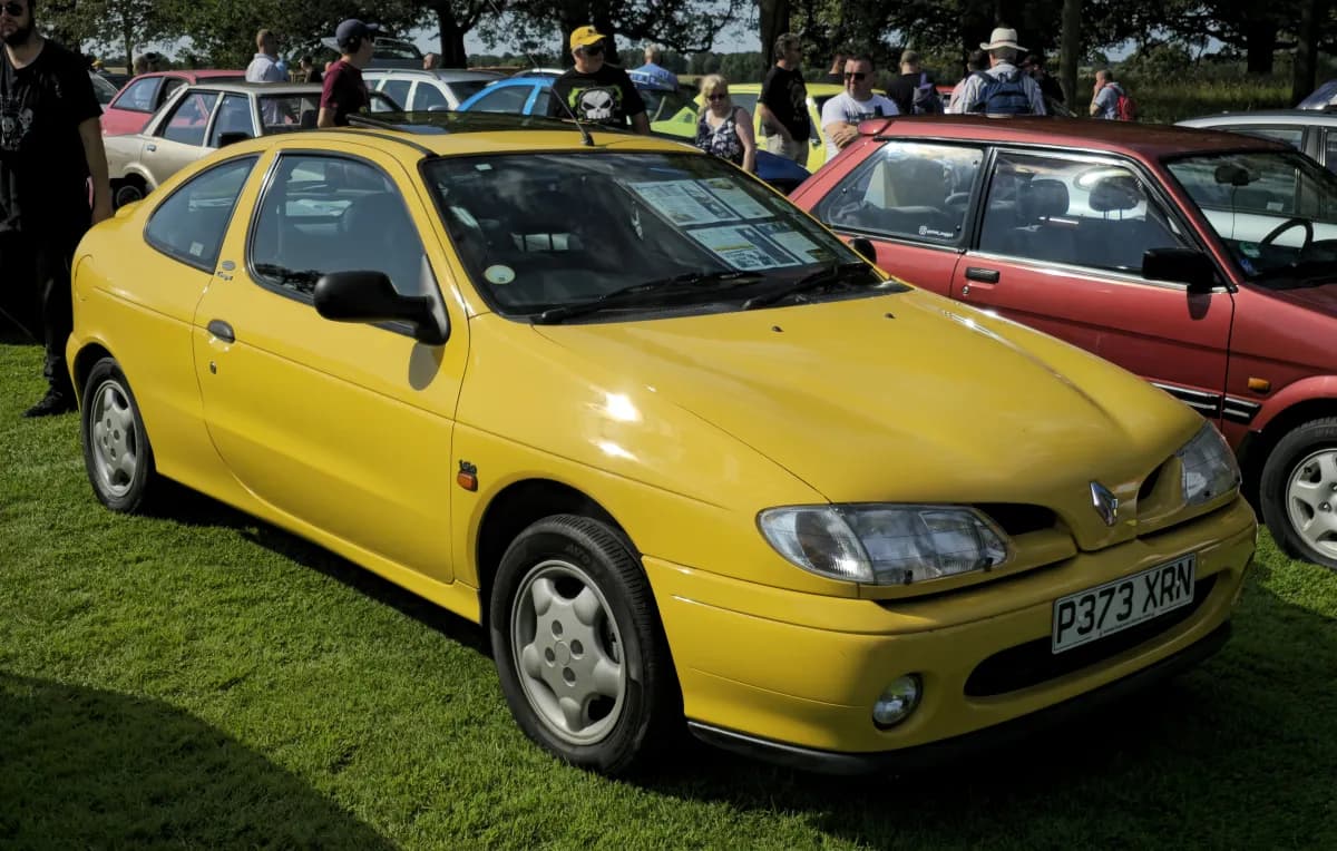 Renault Megane MK1 ph1 (1995-1999) önden görünüm