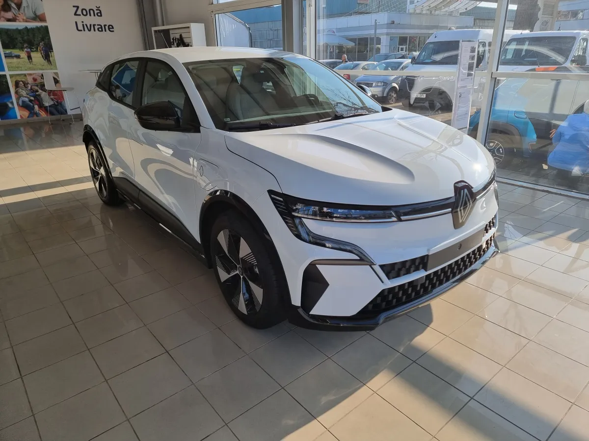 Renault Megane E-Tech E-Tech (2022-) önden görünüm