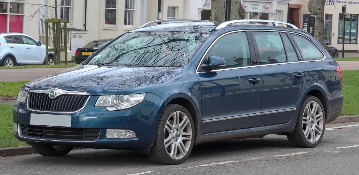 Skoda Superb 3T (2008-2015) önden görünüm