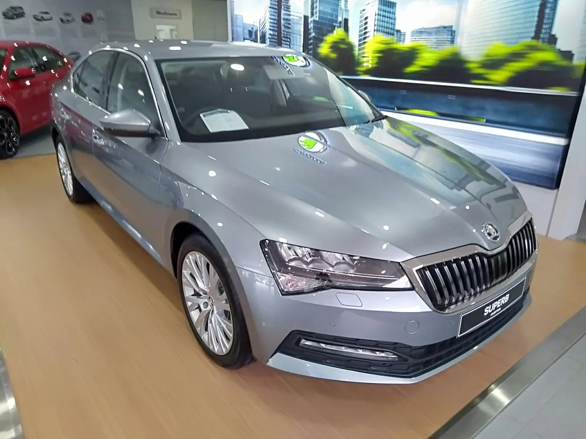 Skoda Superb 3V (2015-2024) önden görünüm