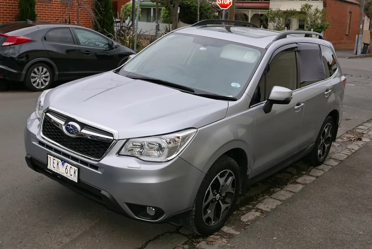 Subaru Forester SJ (2013-2018) önden görünüm