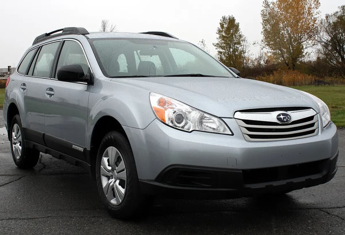 Subaru Outback BR (2009-2014) önden görünüm