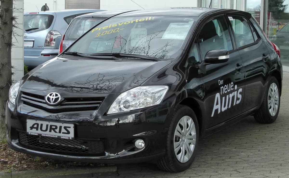 Toyota Auris E150 (2007-2012) önden görünüm