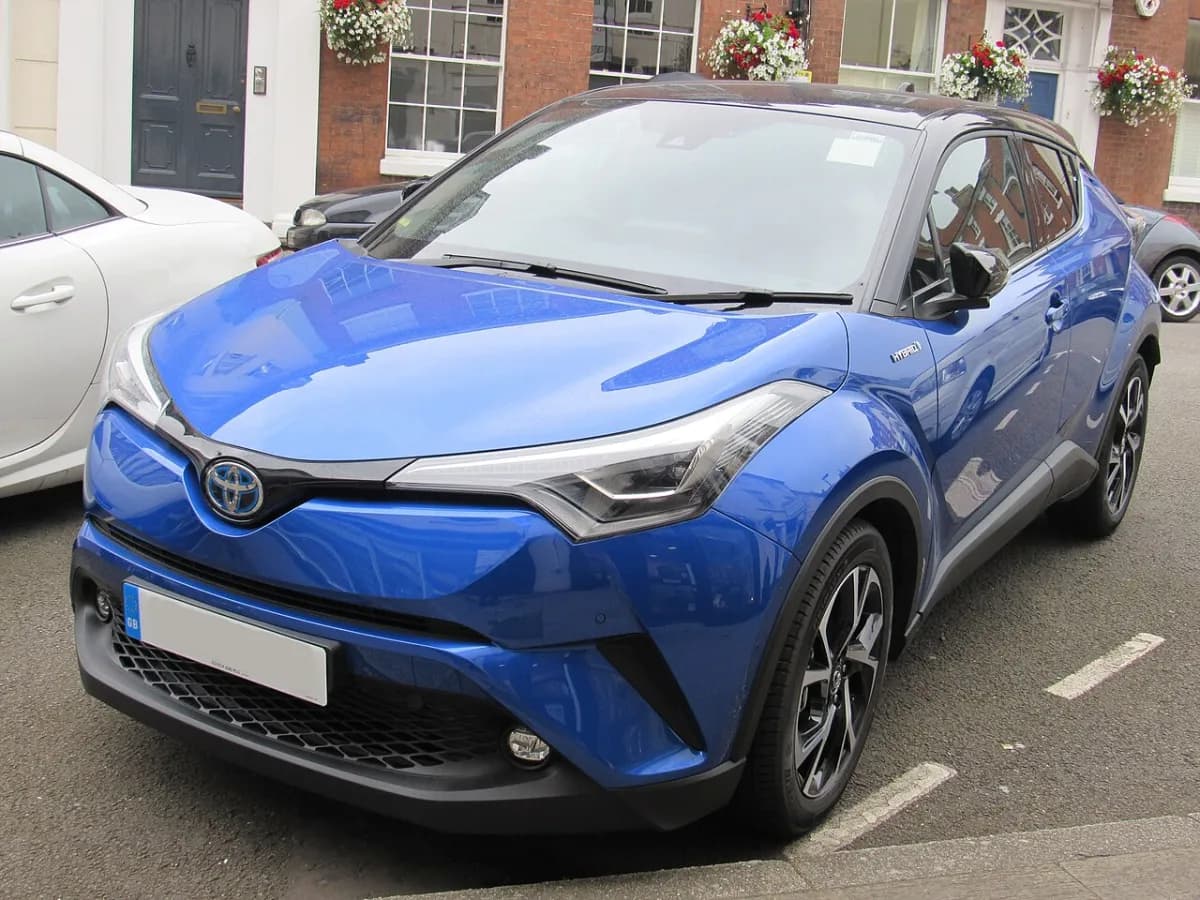 Toyota C-HR AX10 (2016-2023) önden görünüm