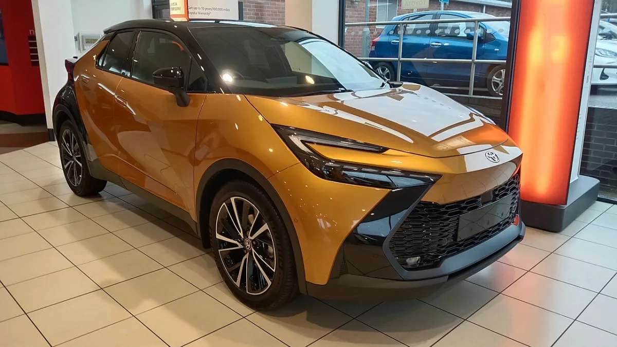 Toyota C-HR AX20 (2023-...) önden görünüm