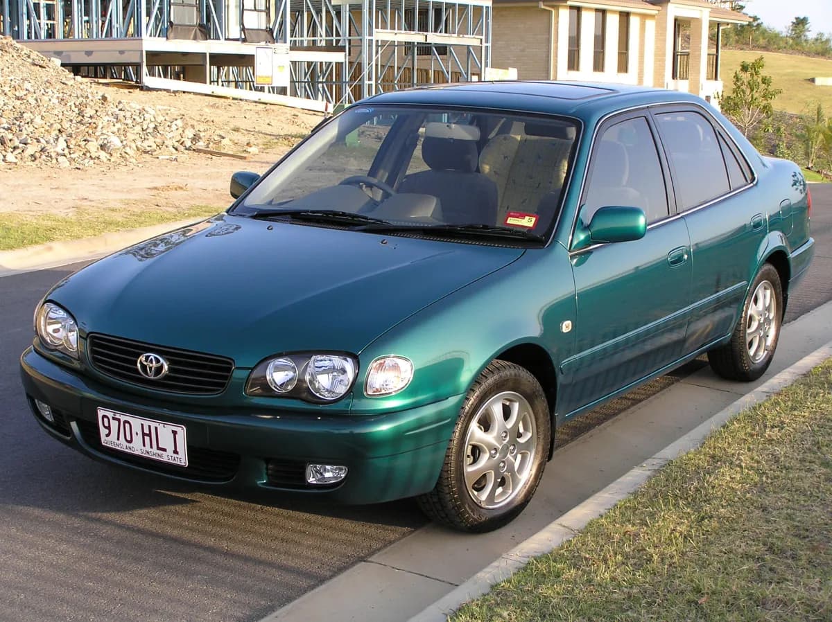 Toyota Corolla E110 makyaj (1999-2002) önden görünüm