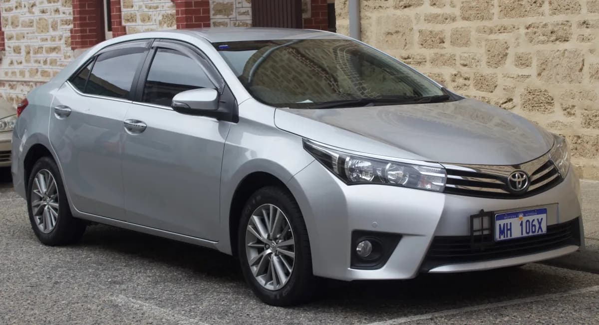 Toyota Corolla E170 (2013-2019) önden görünüm