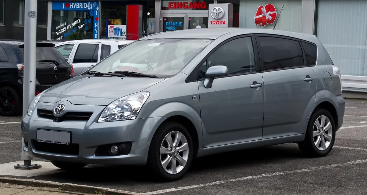 Toyota Corolla Verso Verso (2004-2009) önden görünüm