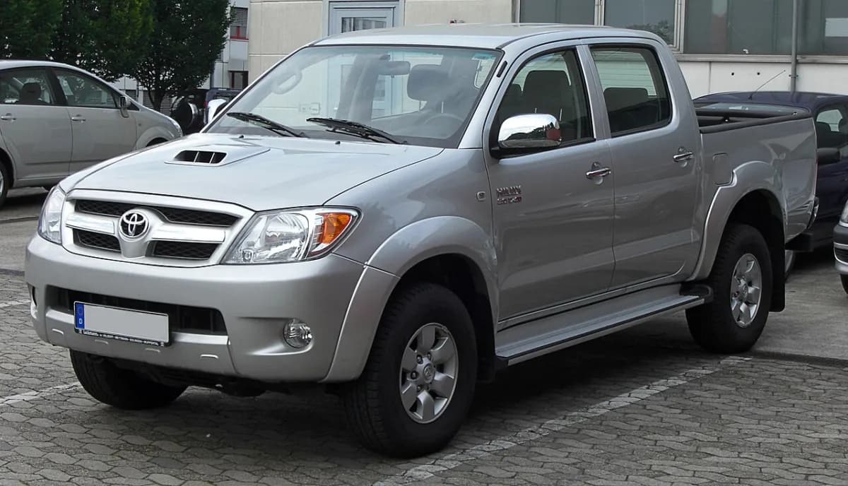 Toyota Hilux AN10 (2005-2015) önden görünüm