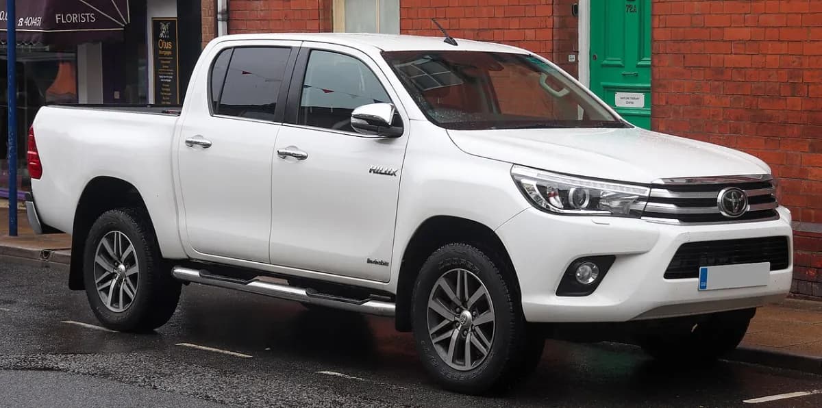 Toyota Hilux AN120 (2015-) önden görünüm