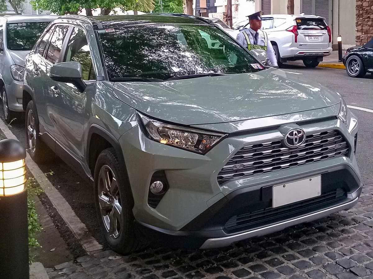 Toyota RAV4 XA50 (2019-...) önden görünüm