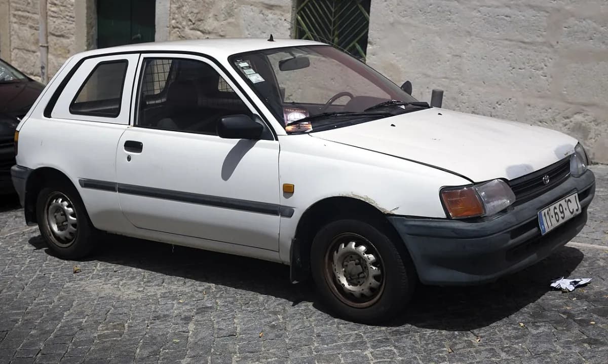 Toyota Starlet P80/P90 (1989-1999) önden görünüm