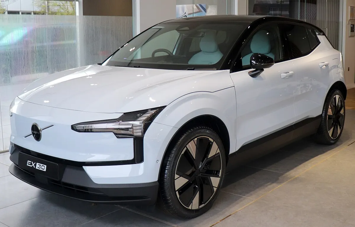 Volvo EX30 EX30 (2024-) önden görünüm