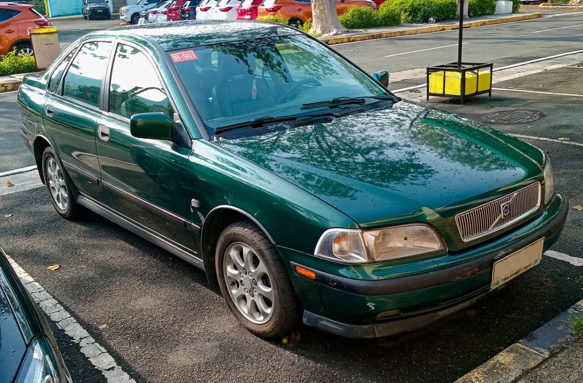 Volvo S40 Mk1 (1995-2004) önden görünüm