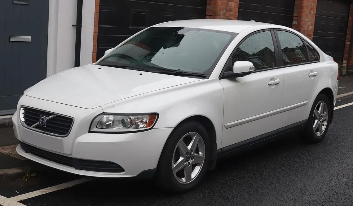 Volvo S40 Mk2 (2004-2012) önden görünüm