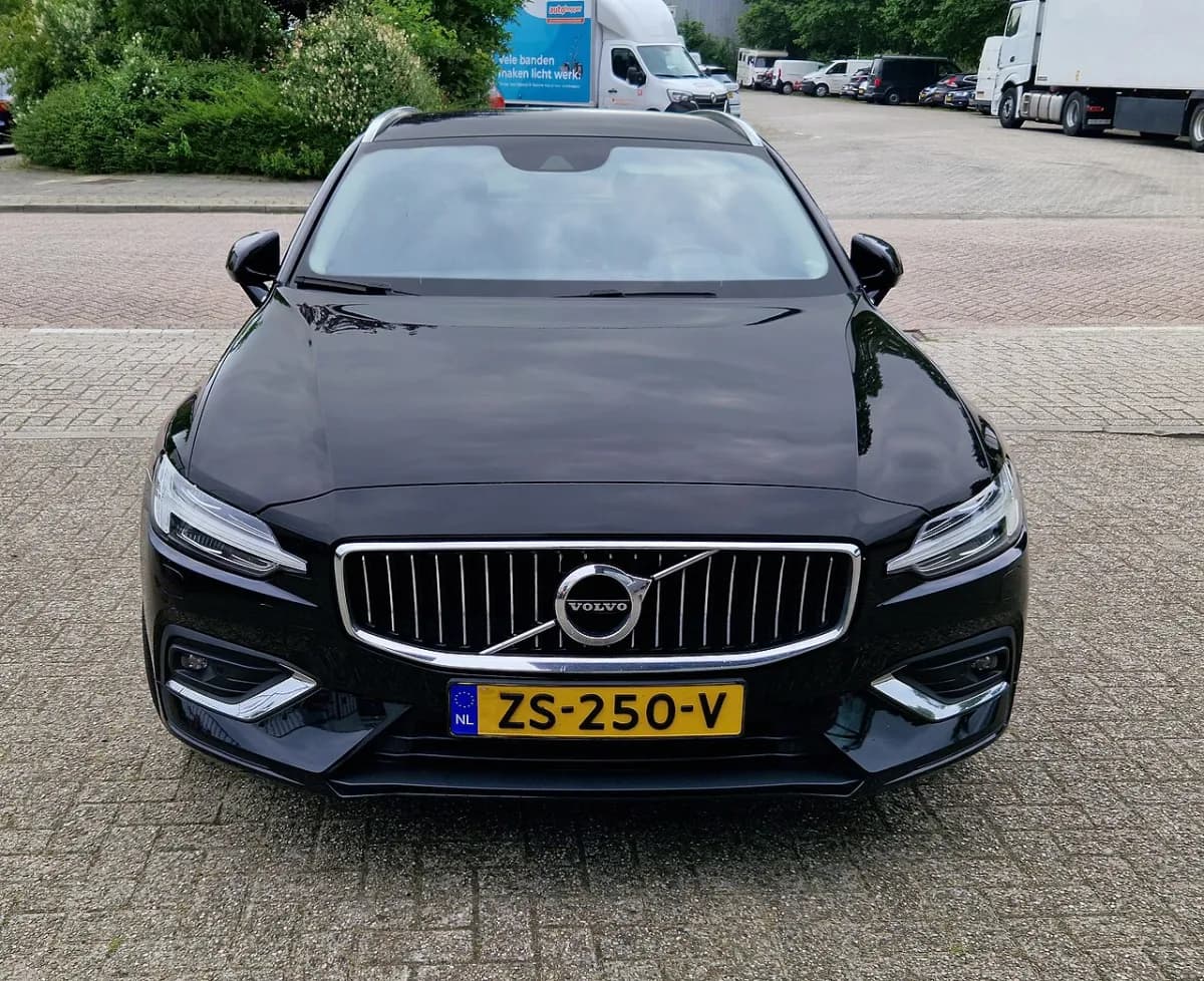 Volvo V60 Mk1 (2010-2018) önden görünüm