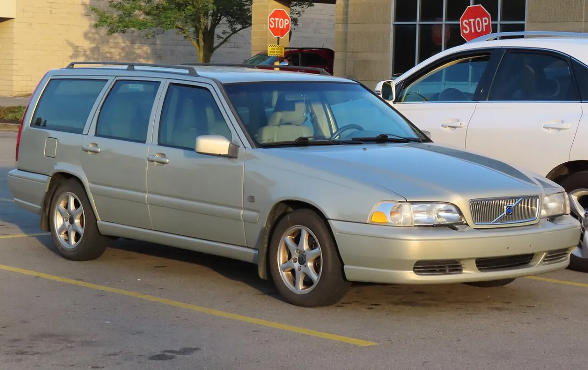 Volvo V70 P2 (2000-2007) önden görünüm