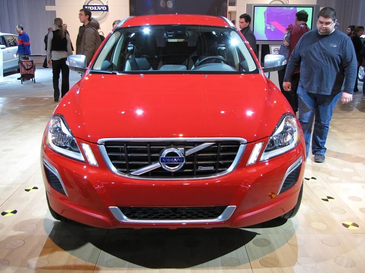 Volvo XC60 DZ (2008-2017) önden görünüm
