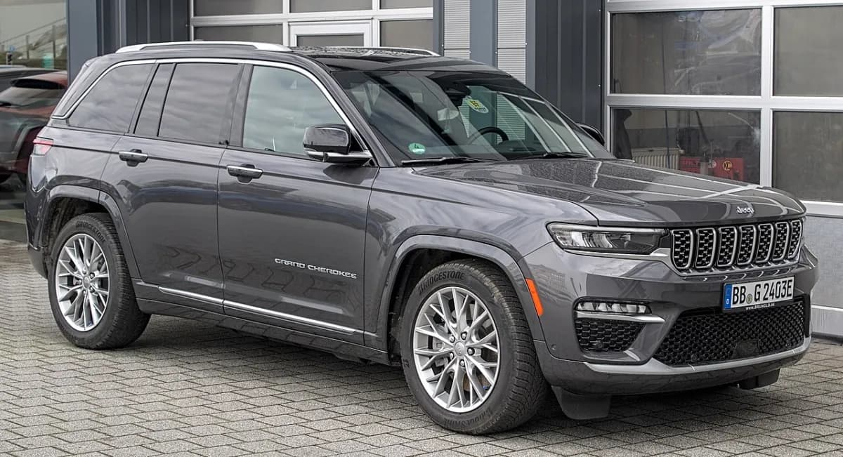 Jeep Grand Cherokee WL (2021-) önden görünüm