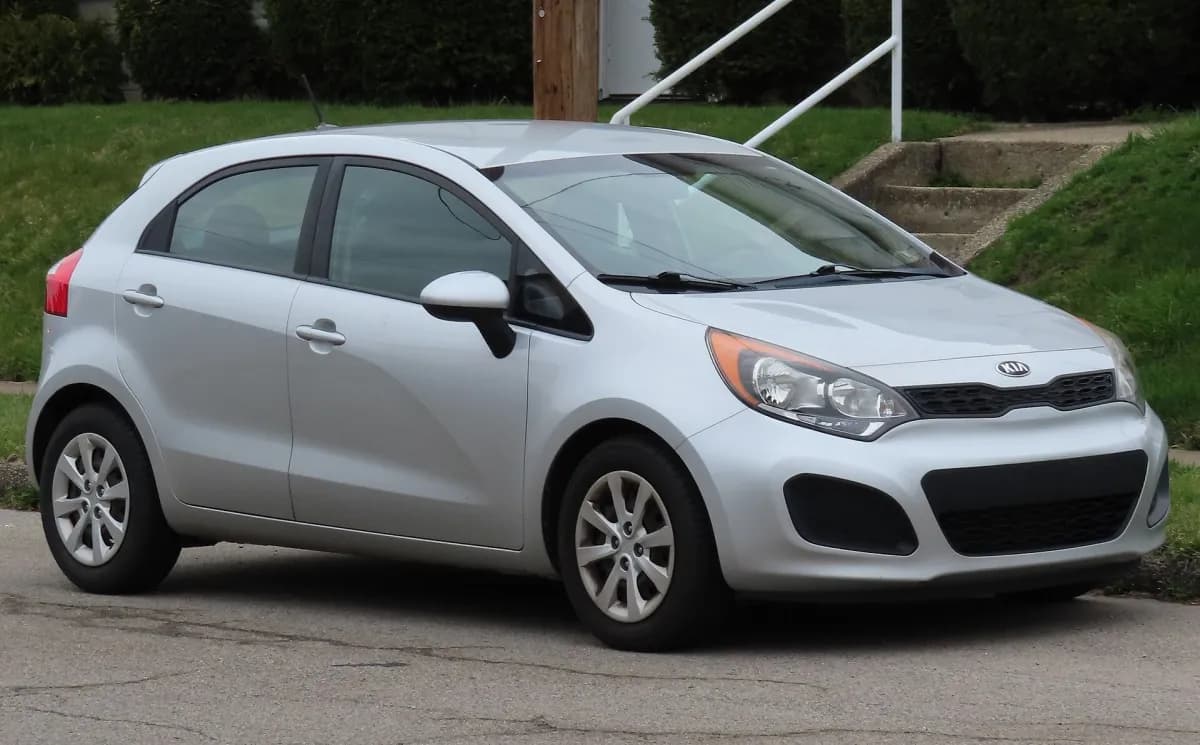 Kia Rio UB (2011-2017) önden görünüm