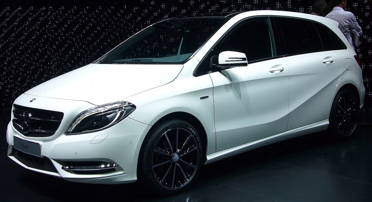Mercedes-Benz B Serisi W246 (2011-2019) önden görünüm