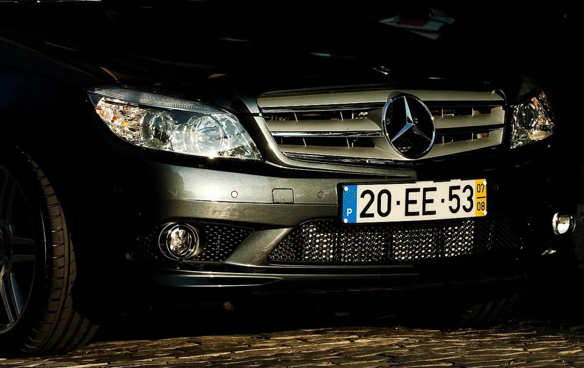 Mercedes-Benz C-Serisi W204 (2007-2014) önden görünüm