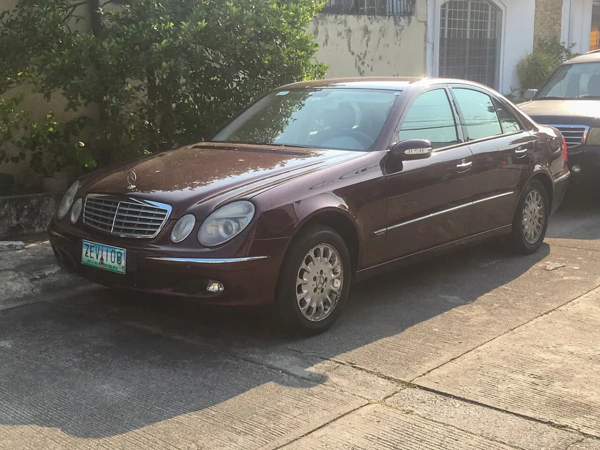 Mercedes-Benz E-Serisi W211 (2002-2009) önden görünüm