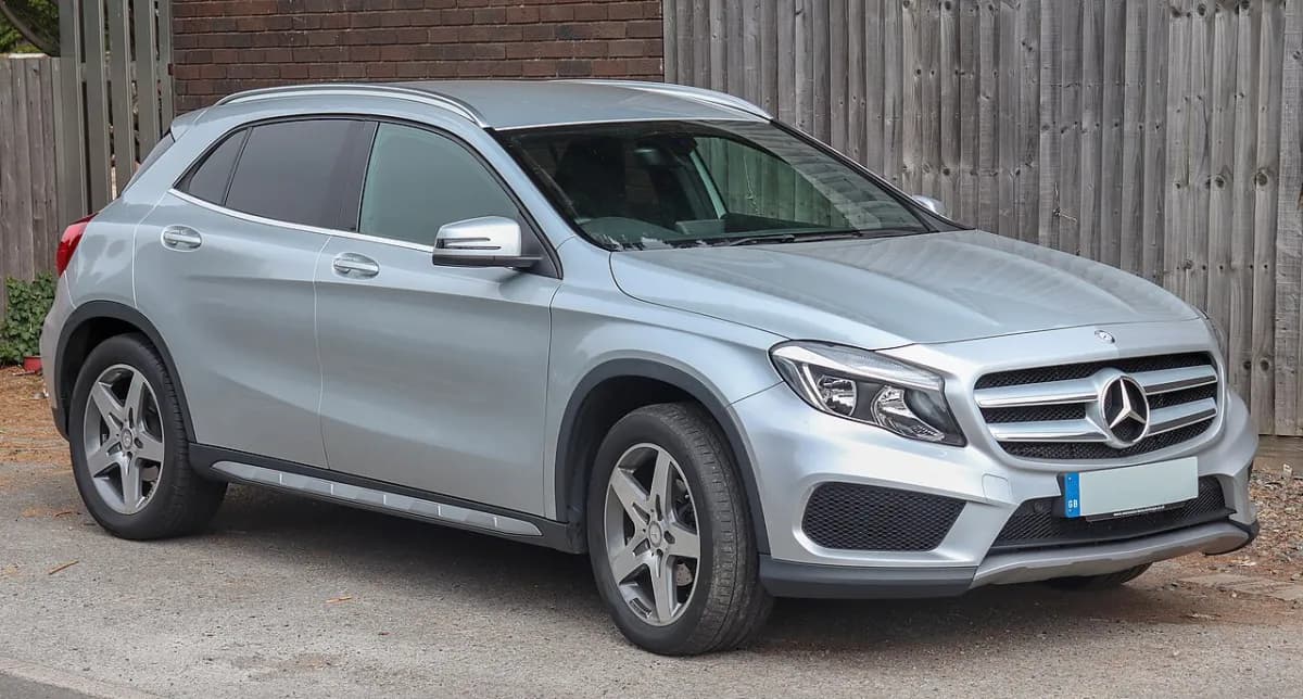 Mercedes-Benz GLA-Serisi X156 (2013-2020) önden görünüm