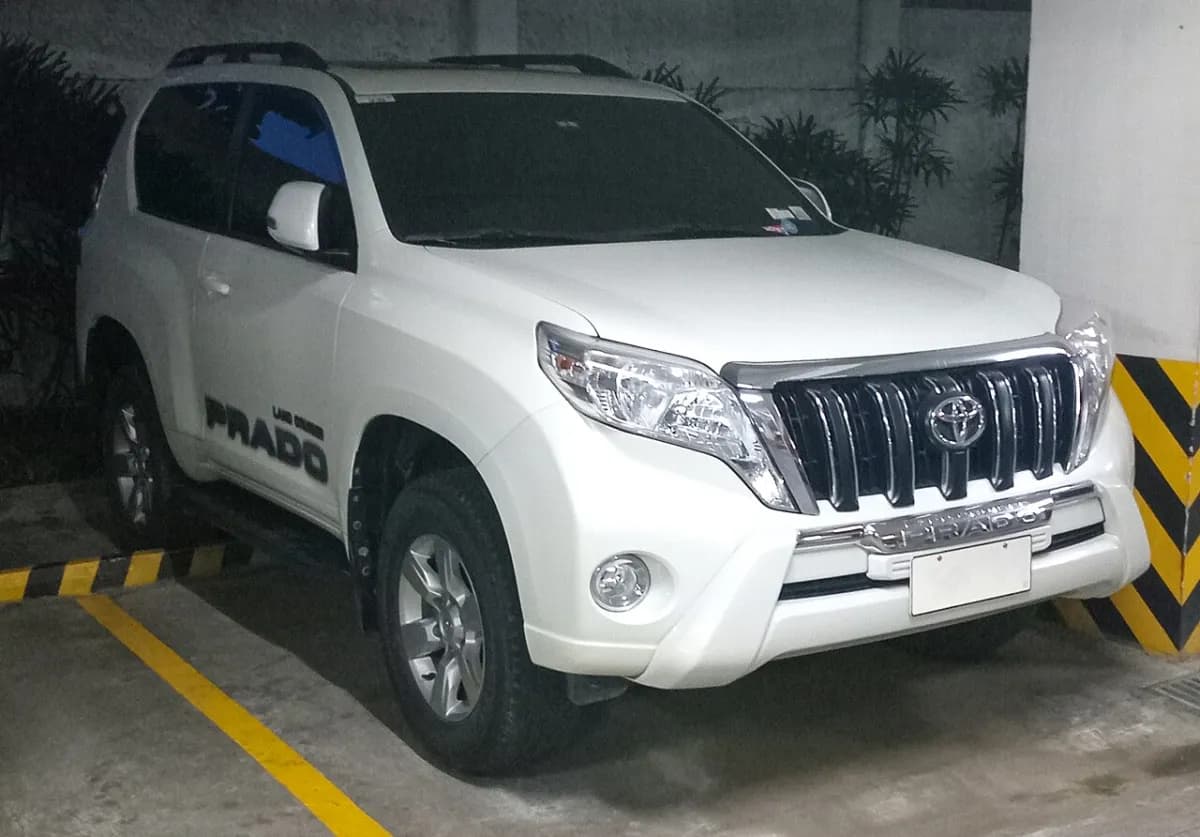 Toyota Land Cruiser J150 Prado (2009-2023) önden görünüm